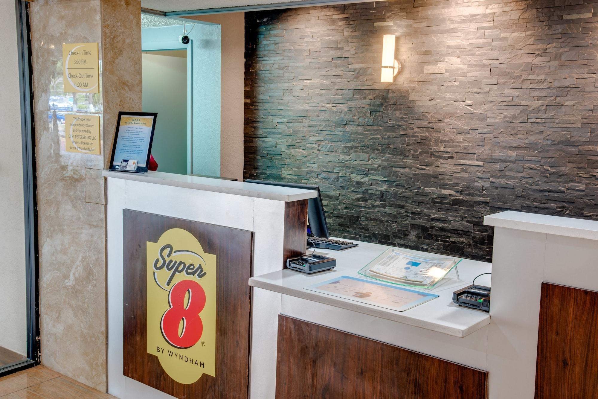 Super 8 By Wyndham St. Petersburg Hotell Exteriör bild